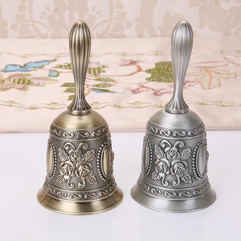 Retro Metalen Tone Hand Bell Metalen School Diner Shoptea Bell Hand Held Craft Bruiloft Decoratie Alarm School Kerk Klaslokaal