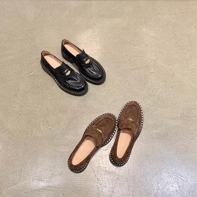 Versão em couro de vaca de Dong Jie, os mesmos mocassins britânicos de salto grosso com moeda de ouro, plataforma feminina de um pedal preguiçoso com saia e sapatos de couro pequenos