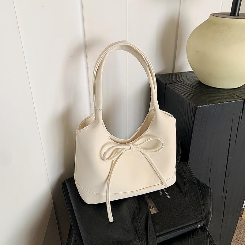 

Нишевый дизайн ретро сумка-тоут для通勤 женская новая осенне-зимняя универсальная на плечо под мышку белый