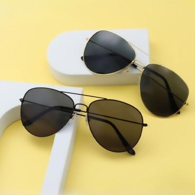 Nuovi Occhiali da Sole Vintage da Uomo Montatura in Metallo Occhiali da Sole da Donna Lenti Oscurate Moda Sport da Esterno Occhiali da Sole Unisex Occhiali da Pilota