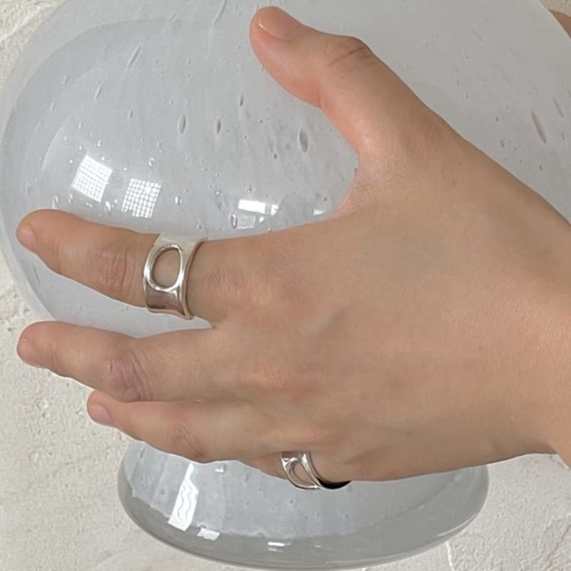 THE BORING bold window ring