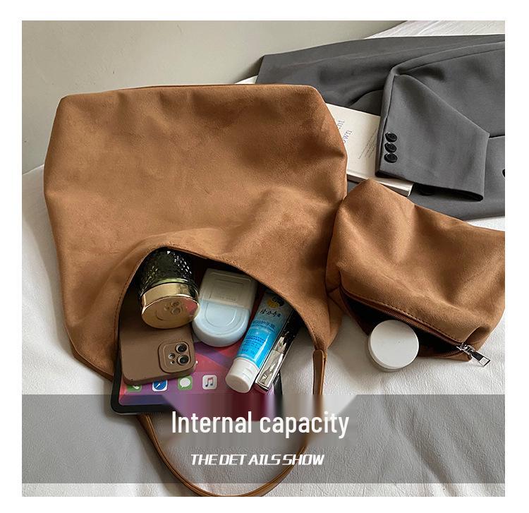 Women's Retro Velvet Shoulder Bag 2025: Large Capacity Autumn/Winter Tote, Bucket-Style Commute Bag