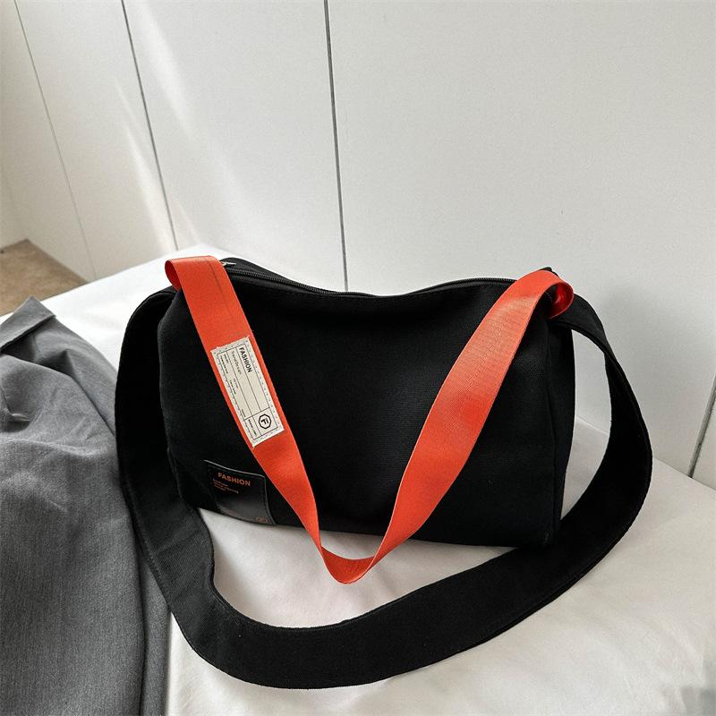 

2024 осень новый повседневный тренд сумка-мессенджер модная и простая сумка через плечо ретро личность большая вместительная сумка-тоут Without pendant чёрный