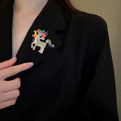 Brooch Colorful Sparkling Rhinestones Inlaid Horse Design Brooch Pin Suit Collar Lapel Badge Stylish Accessory