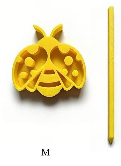 

[3D] A Set of Bee-Shaped Garden Stakes That Serve As Cute And Creative Outdoor Water Dispensers for Bees