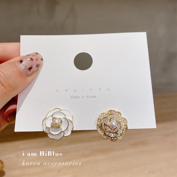 Boucles d'oreilles de luxe tendance 2024 accrocheuses pour femmes: Boucles d'oreilles à clous tendance et polyvalentes pour l'automne et l'hiver