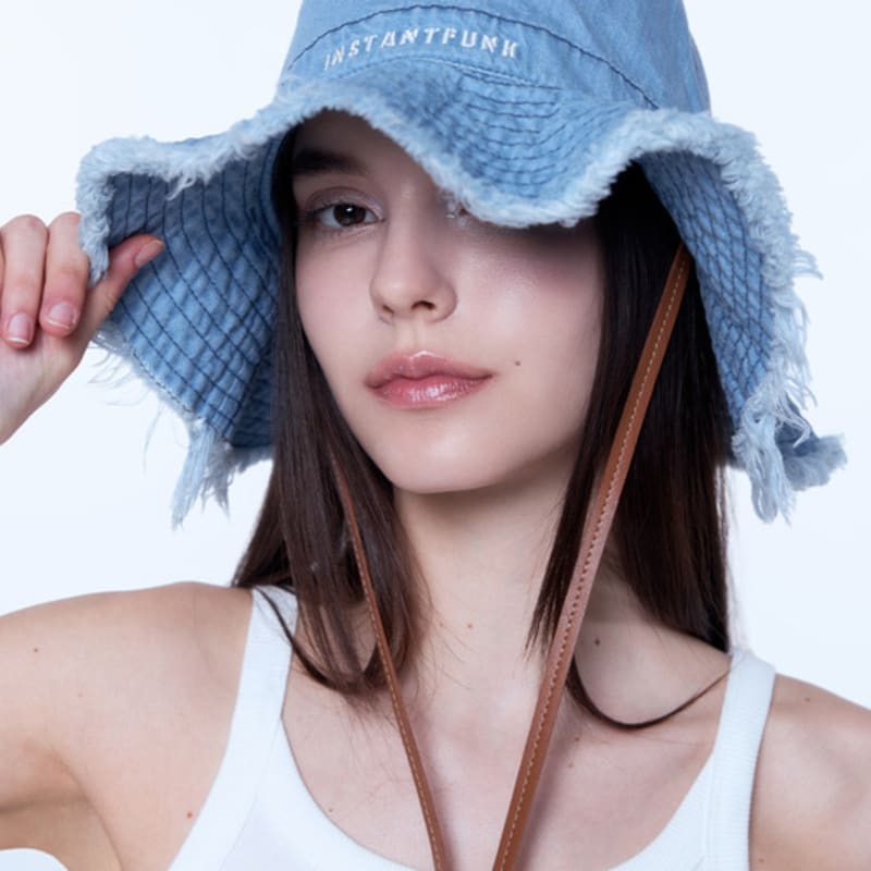 Cappello da pescatore ricamato in denim INSTANTFUNK - Blu