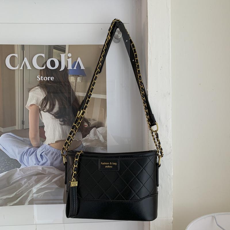 Fashion diamond chain small bag women's 2025 autumn and winter fashion new versatile stray bag commuter shoulder messenger bag