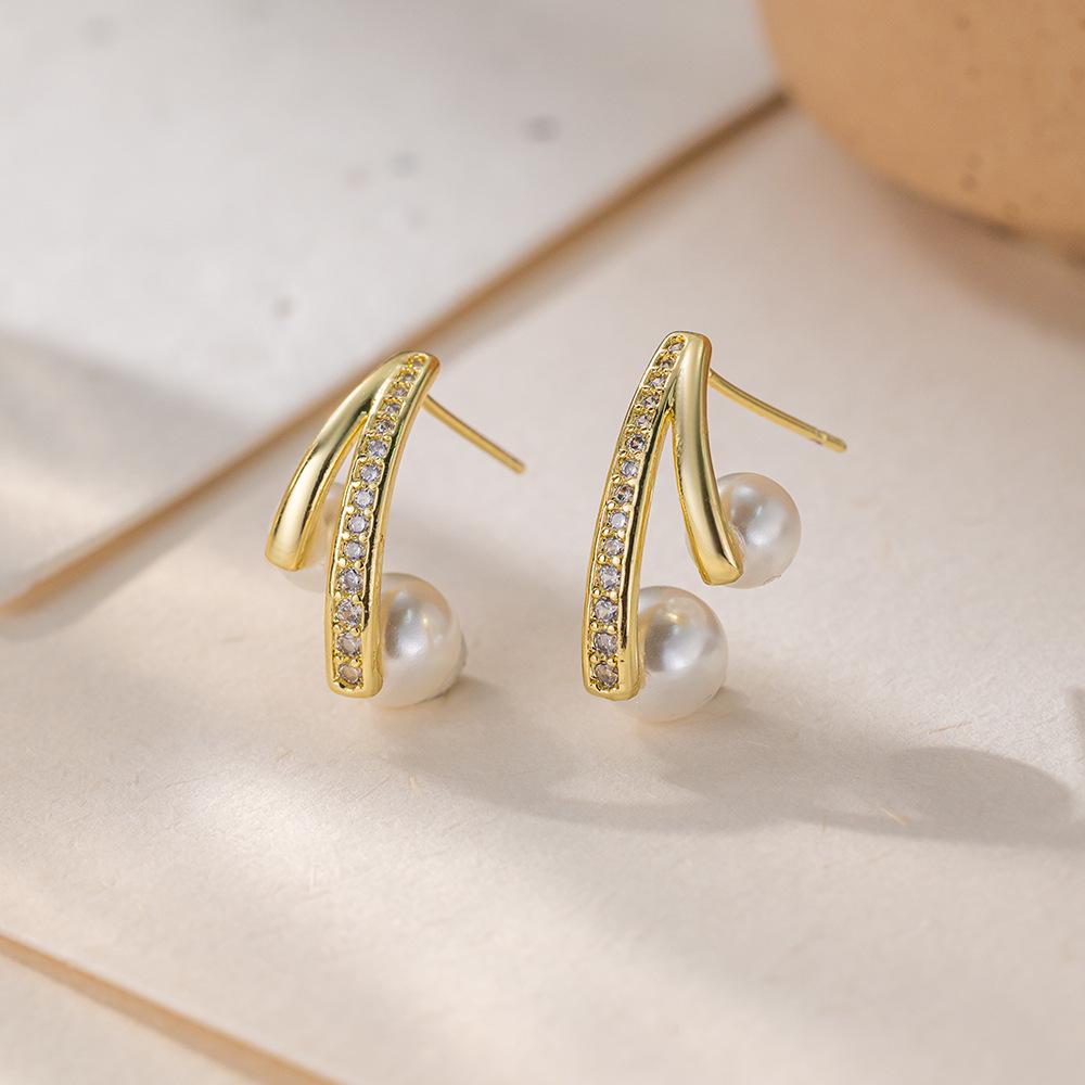 Gold-Plated Pearl Stud Earrings for Women - Fashionable, Light Luxury European & American Style