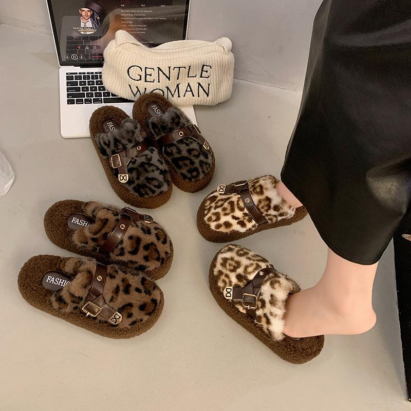 Herbst und Winter 2025 Koreanische Version High-End Home Office Leopardenmuster Dicksohlige Gürtelschnalle Taschenkopf Einwortige flauschige Baumwollpantoffeln Damen