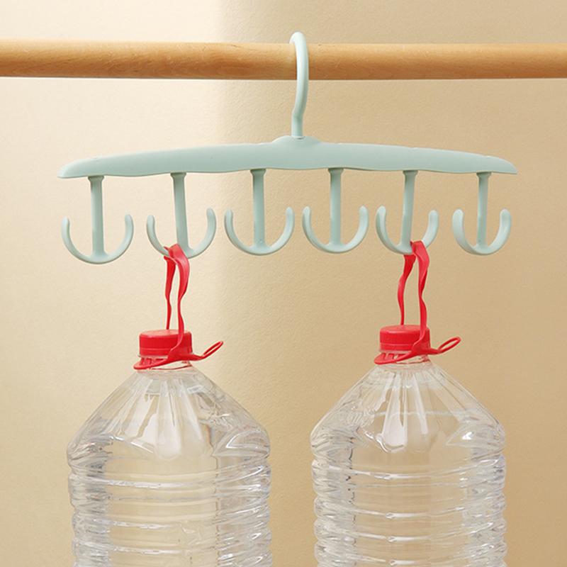 Multifunktionale Kleiderbügelständer unterstützen das kreisförmige Trocknen von Schals und Socken aus Kunststoff und sind Aufbewahrungsregale für Krawattengürtel und BHs