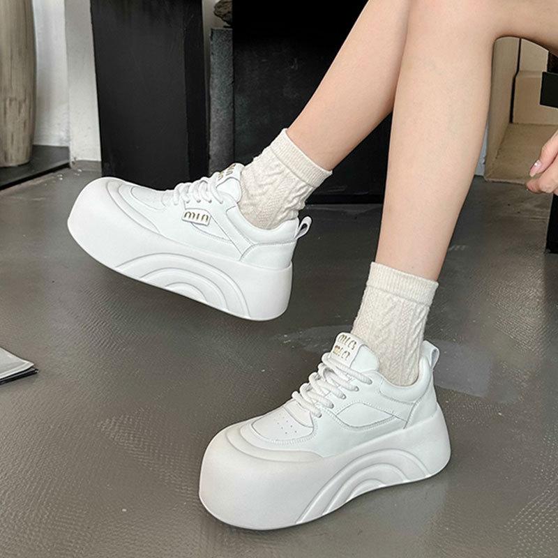 Muffin dikke zool kleine man lelijk schattig brood schoenen dames herfst 2025 nieuw veelzijdig sport en vrije tijd board schoenen