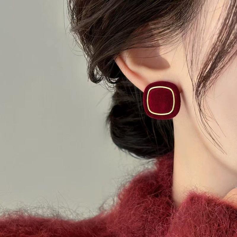 New Year's red square velvet stud earrings, high-end explosive earrings, retro festival atmosphere, flocking earrings.