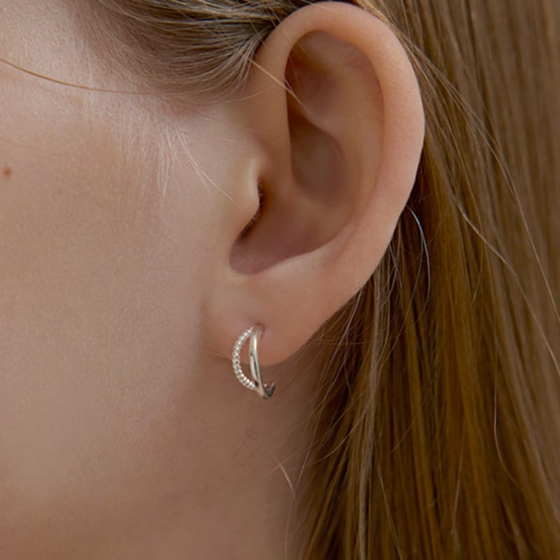 

Lewe [6mm+10mm Pearl Earrings Free] Dot to line hoop earring Silver