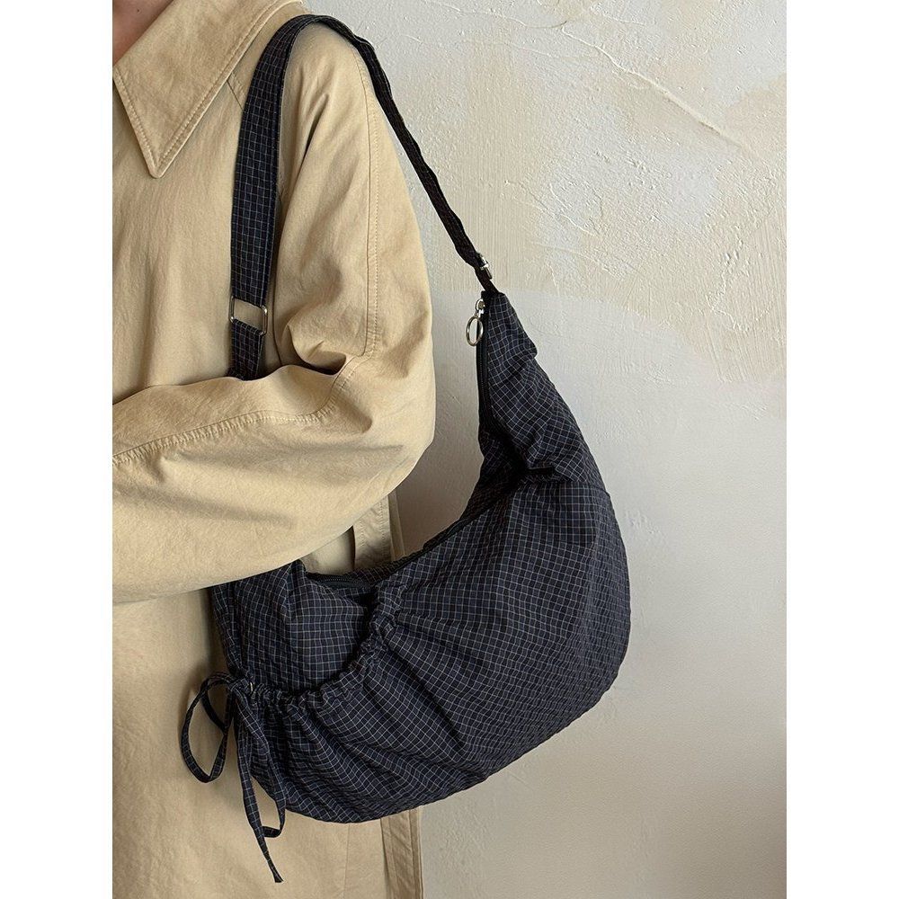 Korean ins plaid pleated cloud bag new retro large-capacity shoulder messenger bag niche versatile tote bag