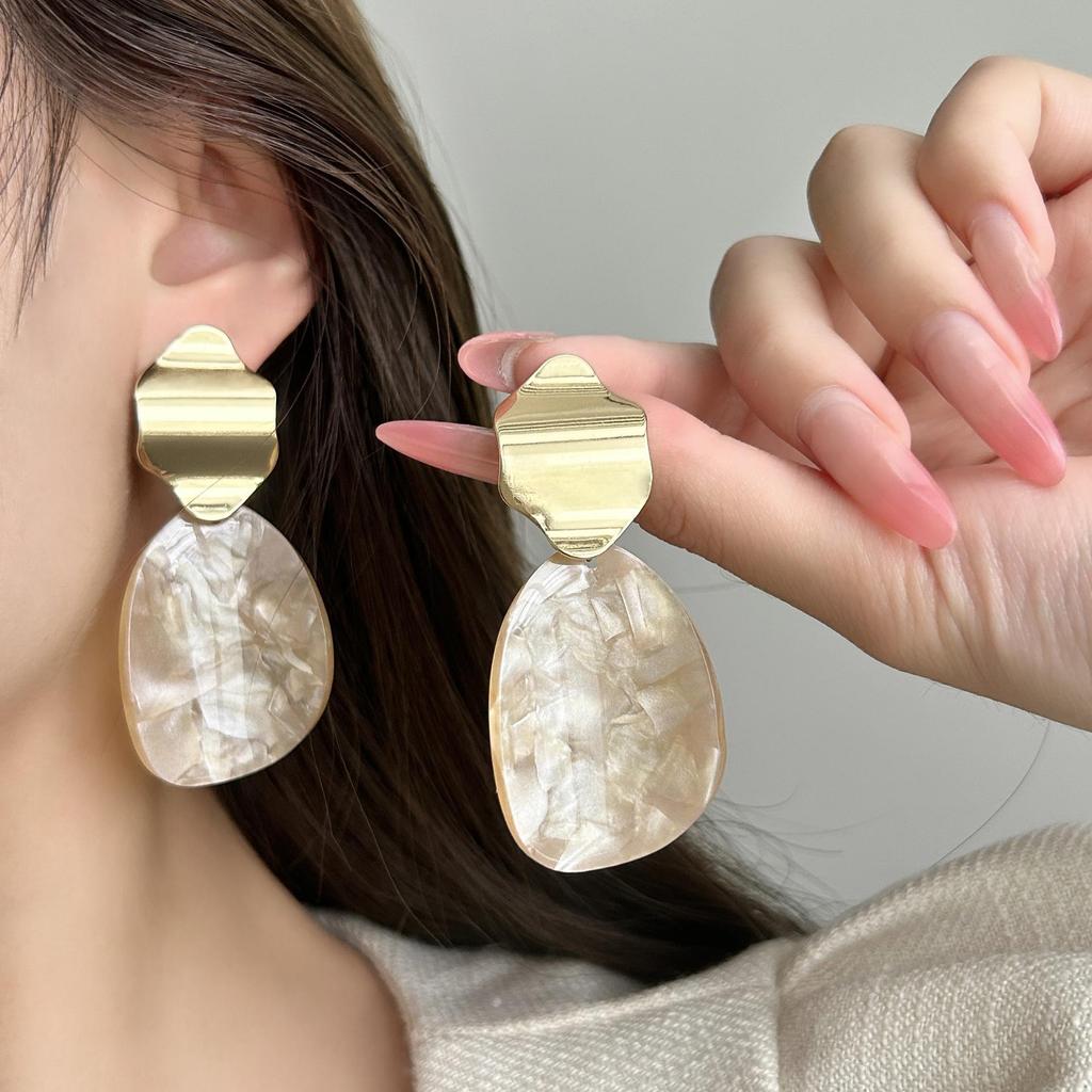 European & American Retro Geometric Resin Stud Earrings - Unique Irregular Design