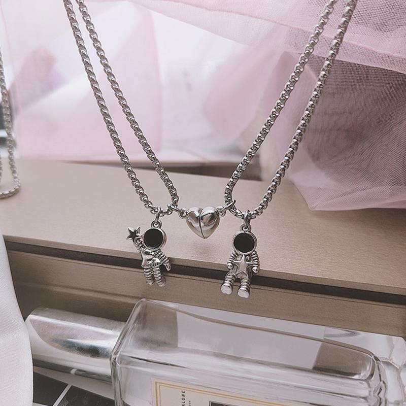 

1 пара магнитных парных ожерелий из нержавеющей стали, мультяшные кулоны в виде космонавтов, украшения