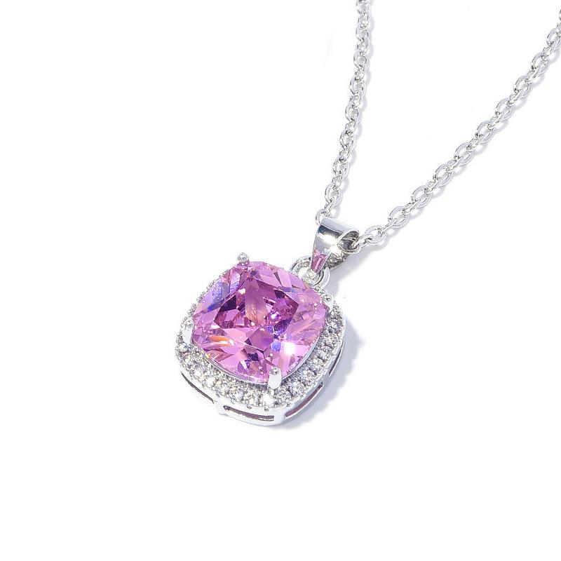 Europe and The United States Luxury Inlaid AAA Zircon Necklace Jewelry Female Fashion Square Joker High Sense Necklace.