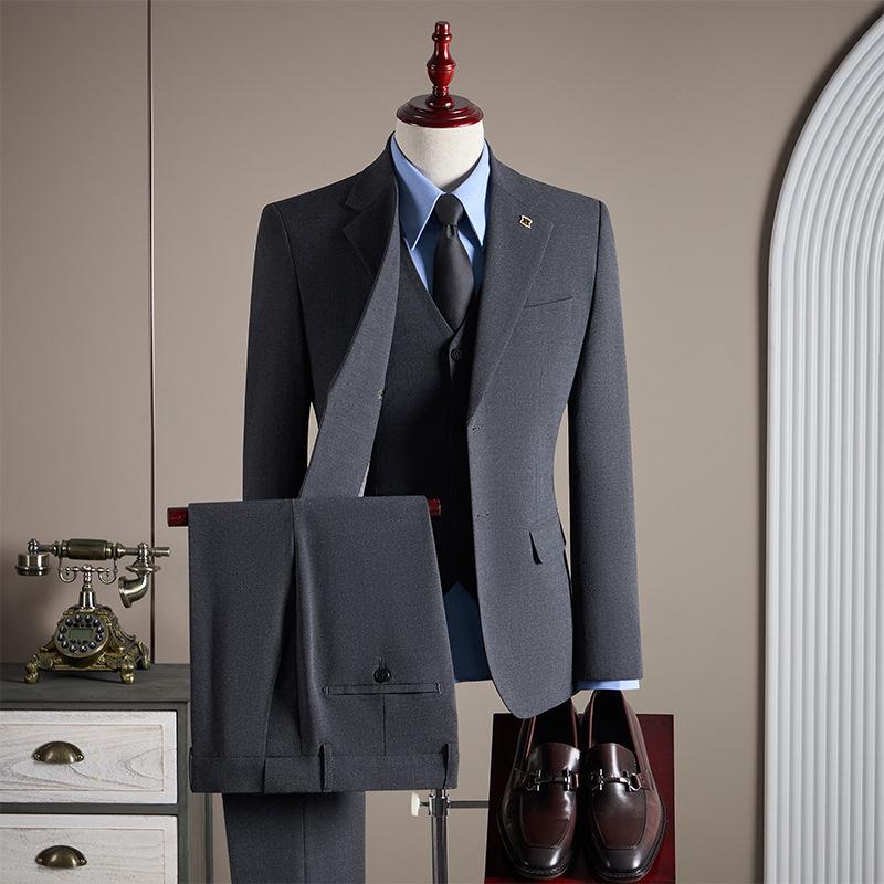 Men's Anti-Wrinkle Slim Fit Business Suit: High-End Formal Wear for Weddings and Engagements.