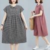 Echte Aufnahme Sommer neu literarisch große Größe locker gespleißt Baumwolle und Leinen Karomuster kurzärmeliges Kleid Damenbekleidung mittel und lang