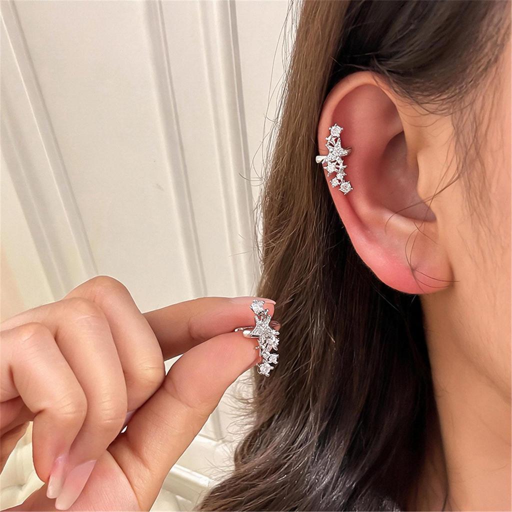 Korean Two-Tone Star Ear Cuff for Women, Piercing-Free, Exquisite Zirconia Earrings, Luxurious High-End Jewelry.