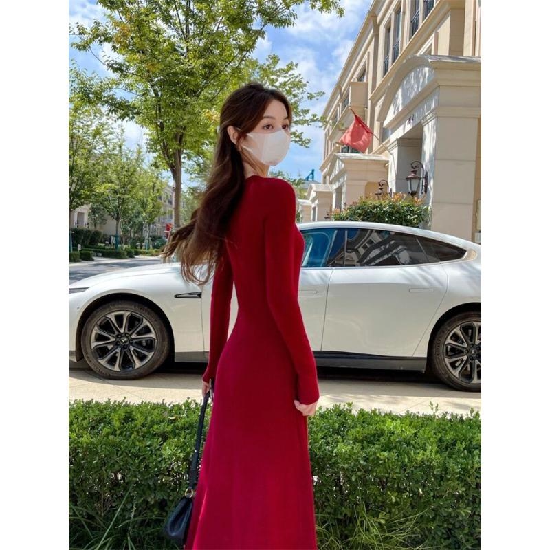 Red square-necked knitted dress for women's autumn and winter with long toasts, bridal birthday temperament, socialite dress