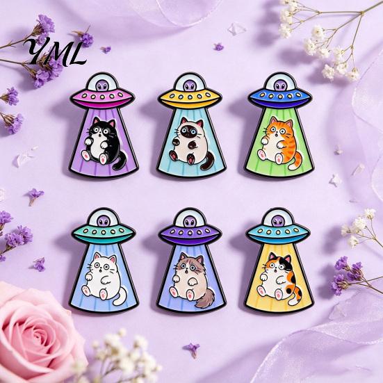 Kitten Badge Pin Enamel UFO Cat Metal Brooch, Aliens Ship Pin, Lapel Clothing Bag Scarves Hat Accessories for Men Women Brooch