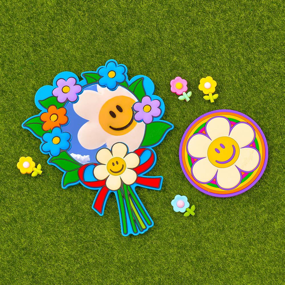 Wiggle Wiggle Big Size Hand Mirror – Blooming