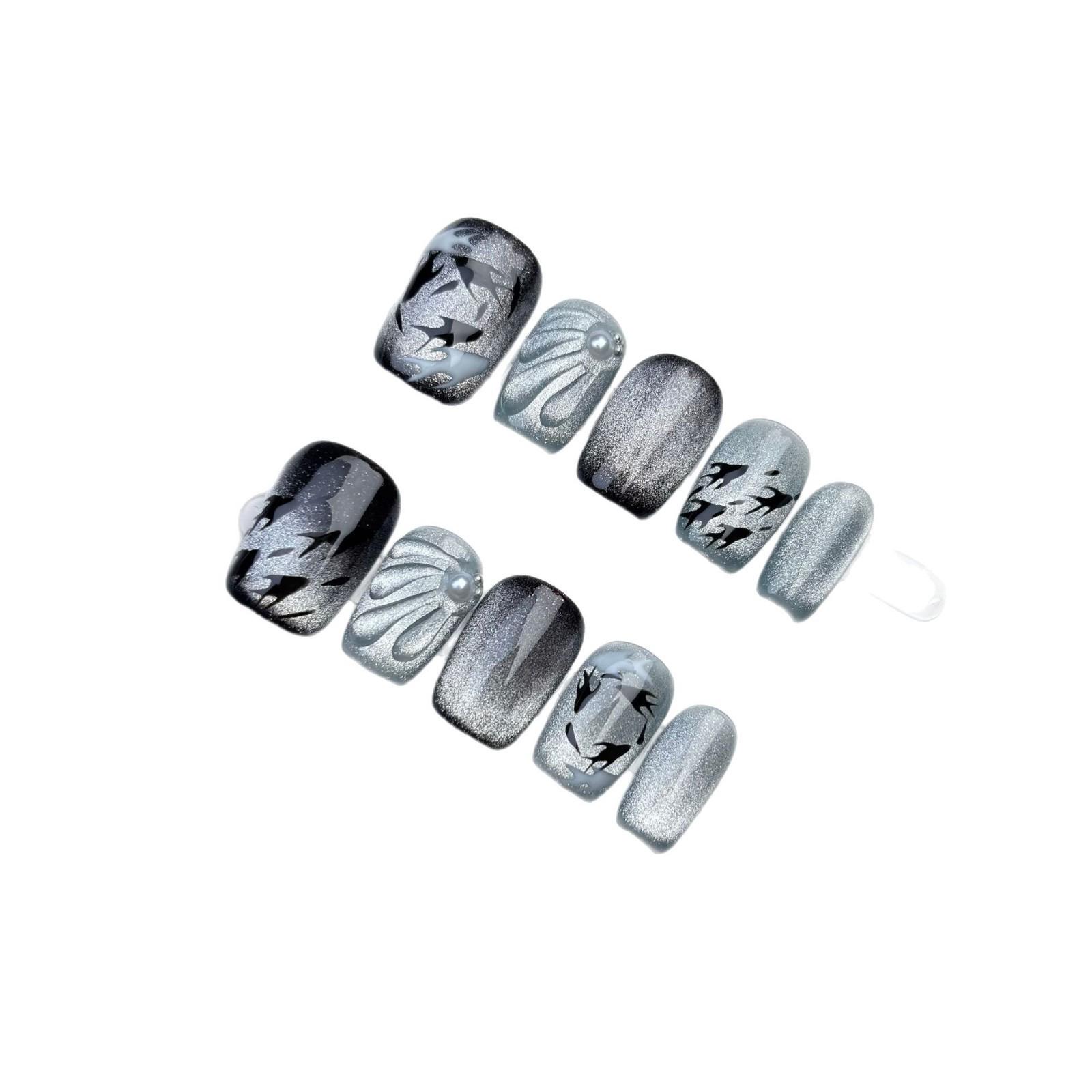 

Звездное море Русалка Кошачий глаз Ручная работа Черно-белые Носибельные ногти с расписанным вручную дизайном рыбок. Extra Small