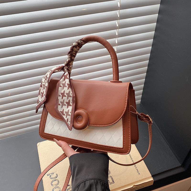 

Contrasting color small fresh bag women s spring summer new elegant fashion small square bag high value single shoulder messenger bag коричневий