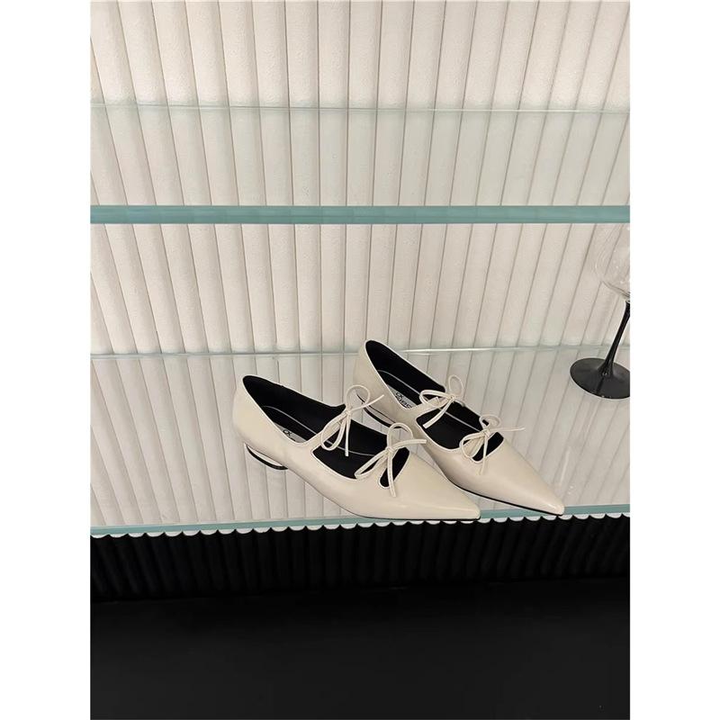 In the spring and autumn of 2024, the new Korean flat-bottomed pointed single shoes, women's bows, shallow mouths, and Mary Jane shoes.