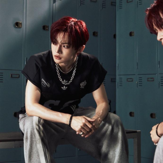 

ЗАКРОЙ ГЛАЗА - [БЛЭКАУТ] Третий мини-альбом EYES JEON MINWOOK