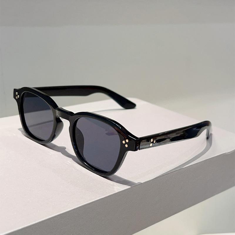 Vintage Square Sunglasses Women For Men Luxury Brand Designer Sun Glasses Punk Popular Classic Rivet Outdoor Driving Shade Uv400