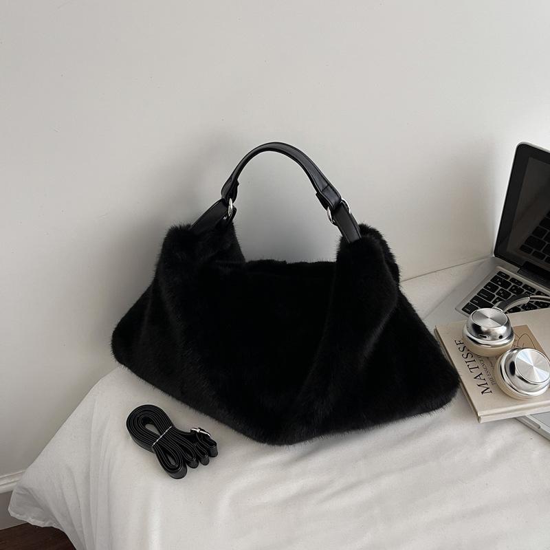 Casual plush bag women's autumn and winter new fashion simple niche fluffy shoulder bag women