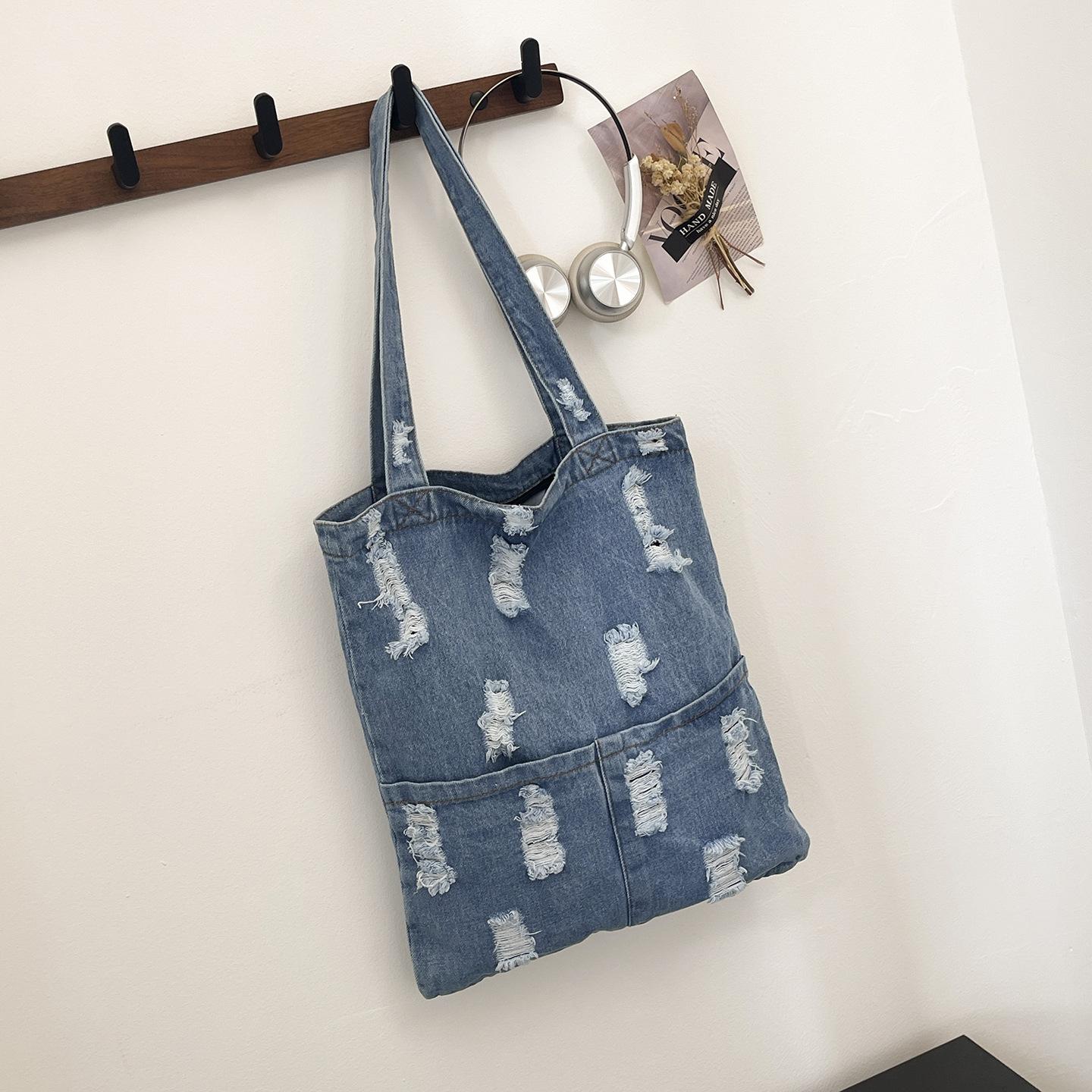 

Simple Casual Ripped Denim Shoulder Bags Trendy Large Capacity Commuting Bags Fashiable and Versatile Handbag for Women