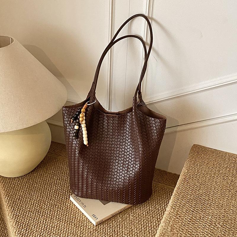 Retro Trend Bag Women's New Fashion Tote Bag Simple Casual Large Capacity Shoulder Commuter Bag