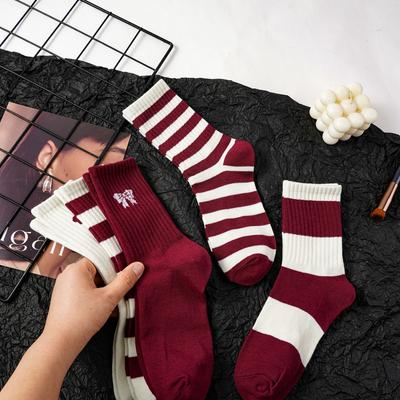Angora-rote lange Socken für Damen, Herbst und Winter, mit Schleife, ohne Knochen, bestickte Mittelrohrsocken