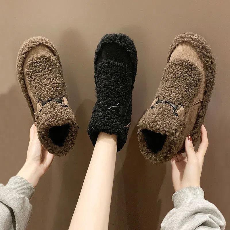 Plush Wool Shoes for Women's Winter Wear 2025 New Korean Version of Lamb Wool Doudou Shoes Low Heel and One Pedal Thermal Cotton Shoes