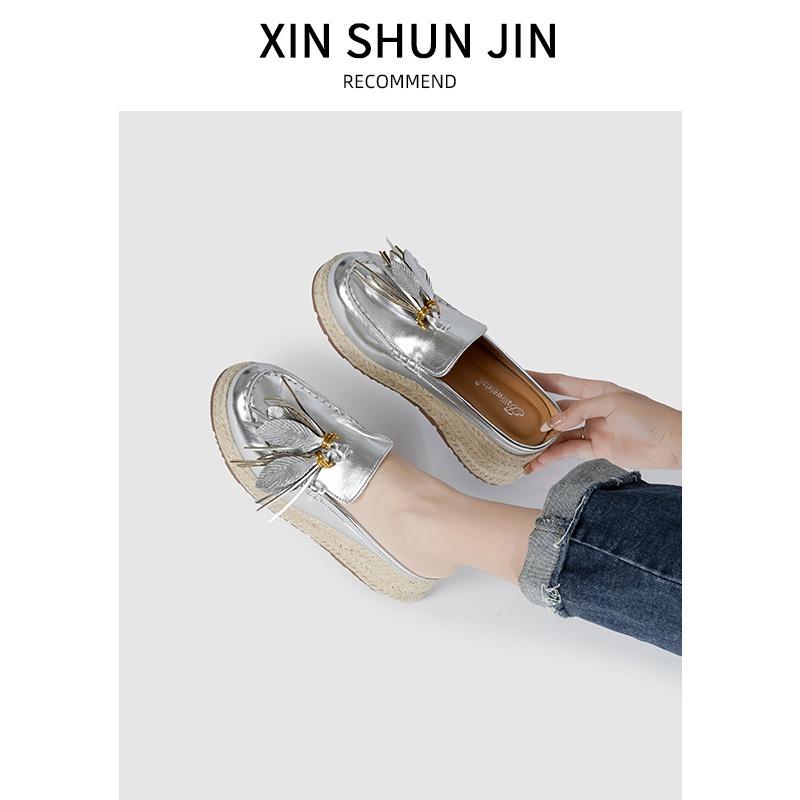 Slaměné stříbrné pantofle s tlustou podrážkou pro ženy na léto, nové listové dekorativní pantofle s muffinovou podrážkou pro ženy