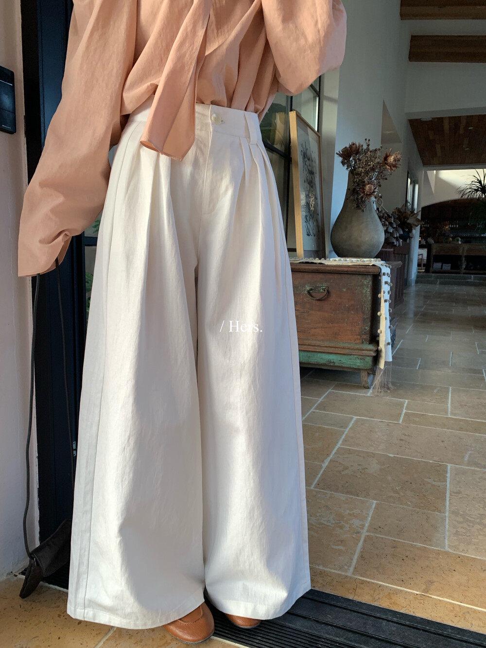 

Women s High-Waisted Pleated Wide-Leg Pants: Minimalist, Relaxed Fit, Slimming, Casual, 2026 Spring Release. Large белый