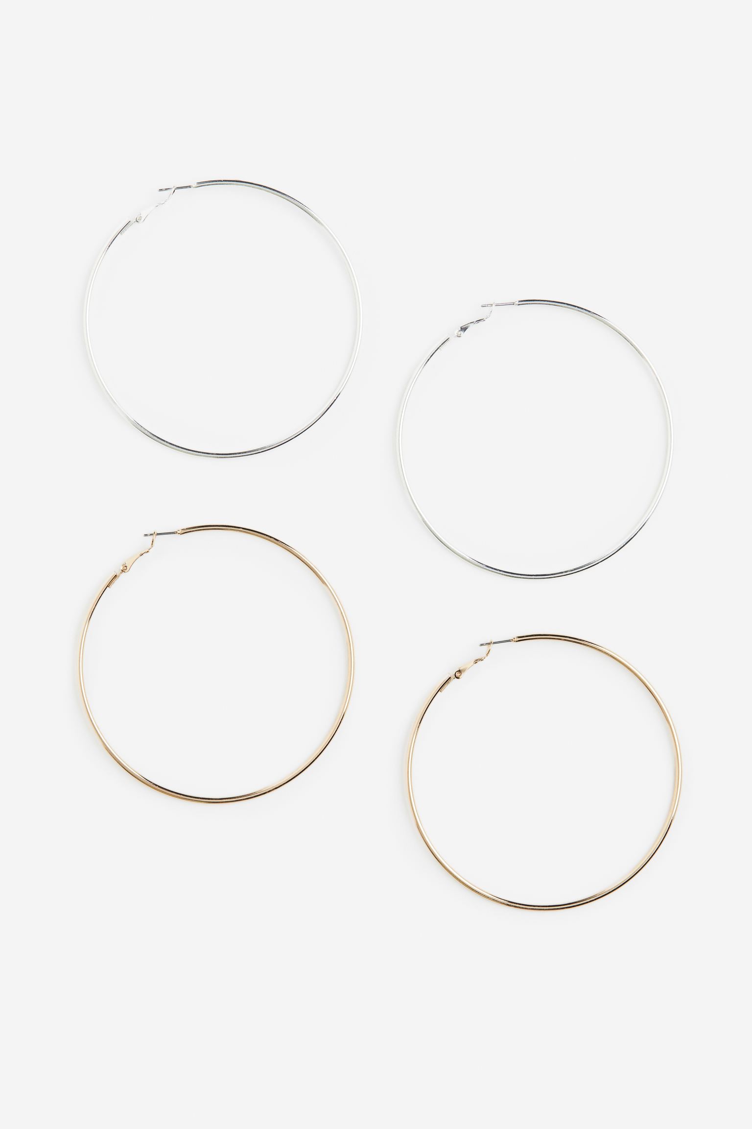 

2 pairs hoop earrings