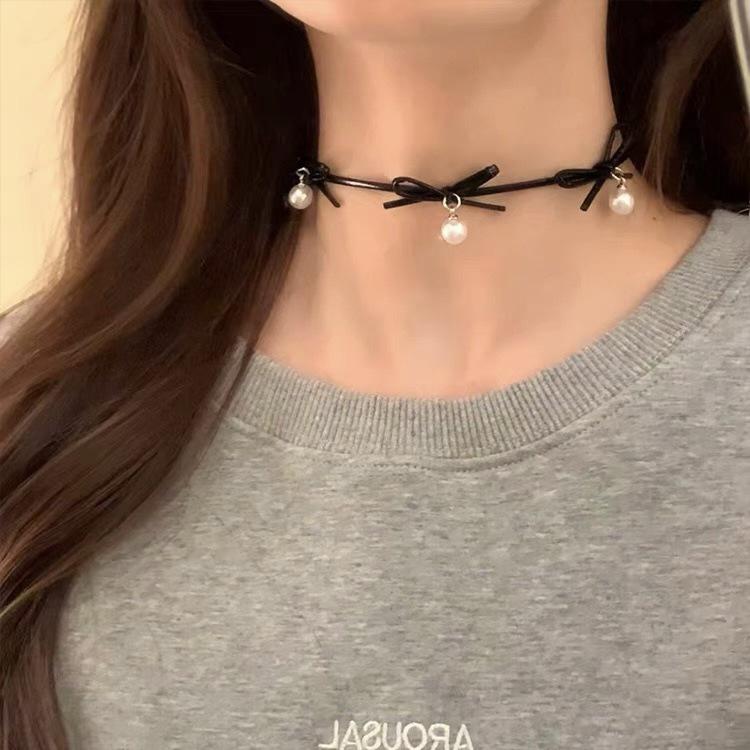 Korean Sweet Girl Bow Pearl Necklace Female High-end Design Sweet Temperament Girl Collarbone Chain Neck Chain Accessories