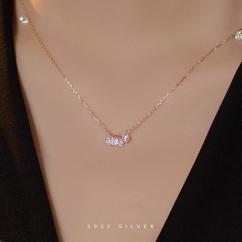 925 Sterling Silver Simple Shining Three Zircon Pendant Necklace for Women French Style Light Luxury Wedding Party Jewelry