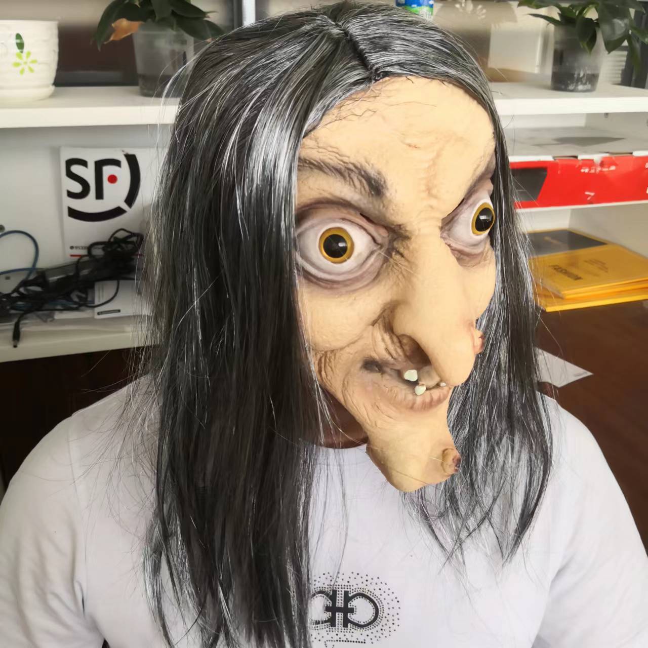 Hallowīna miesas krāsas raganu maska, spoku