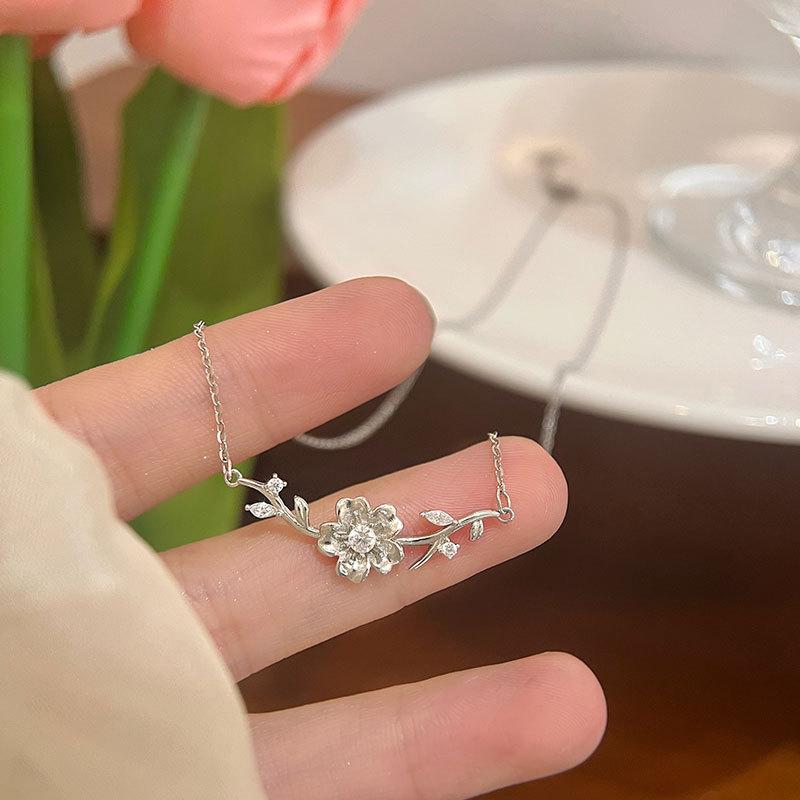 Fresh and Elegant Gardenia Necklace Flowers Leaves Clavicle Chains Small Fresh Summer