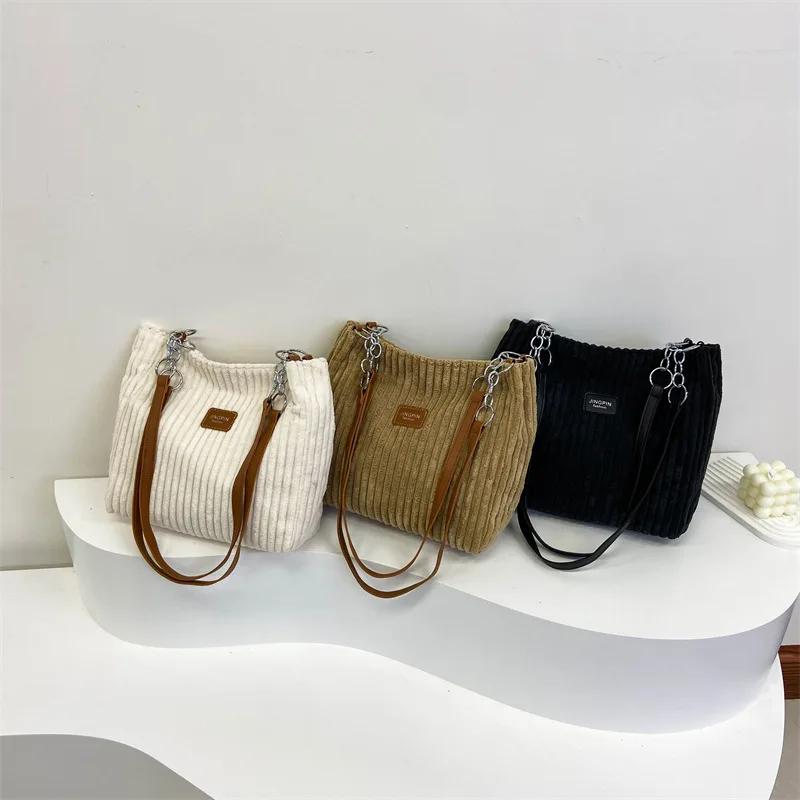 Samt-Schultertasche mit großem Fassungsvermögen für Damen Modische Tasche Monochromatisch Vielseitig Wechsler Luxus Brandneu