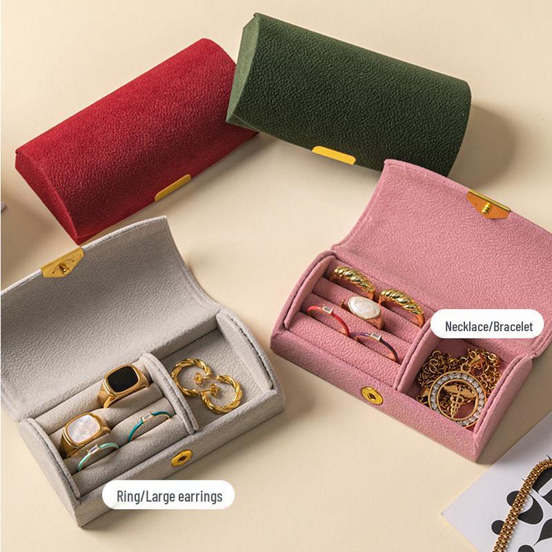 Arched Velvet Jewelry Box: Portable Mini Organizer for Bracelets, Earrings, and Beads