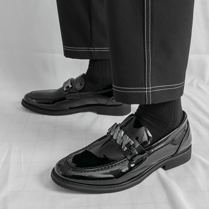 Frühling Luxusmarke Herren Lackleder Bequem Atmungsaktiv Spitz Herren Blockschuhe Bankett Business Casual Lederschuhe