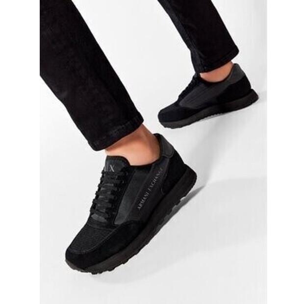 An Armani Exchange Half-Boots XUX083