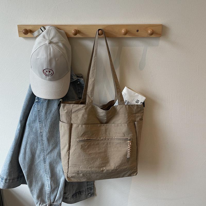 

Простая текстура трендовый нишевый дизайн большая вместимость сумка-тоут 2025 лето новая в иностранном стиле женская сумка через плечо хаки